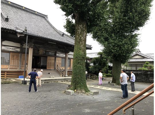 お寺でラジオ体操